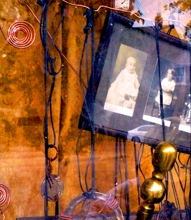 Junk Window Family Photo L